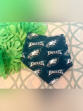 10/$25 • Tay & Willow NFL Philadelphia Eagles Bandana Bib